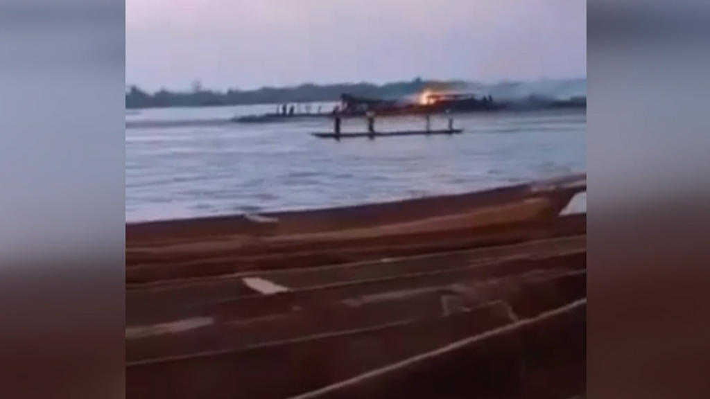 148 muertos y más de 150 desaparecidos al naufragar por un incendio de una barcaza en República Democrática del Congo