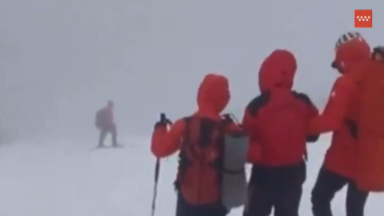 Efectivos del GERA han rescatado en las últimas horas a dos personas perdidas en Navacerrada y Rascafría