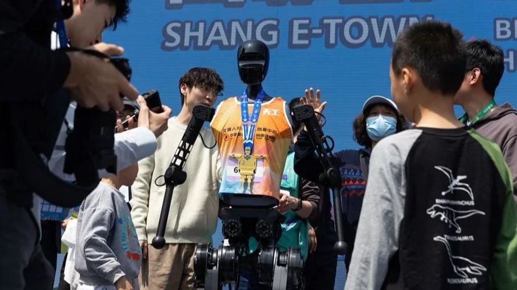 Tiangong hace historia: es el primer robot humanoide en completar una media maratón