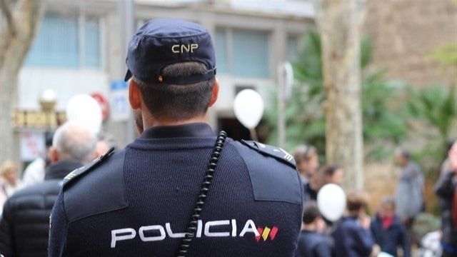 La Policía Nacional detiene a un hombre por maltrato animal a su perro