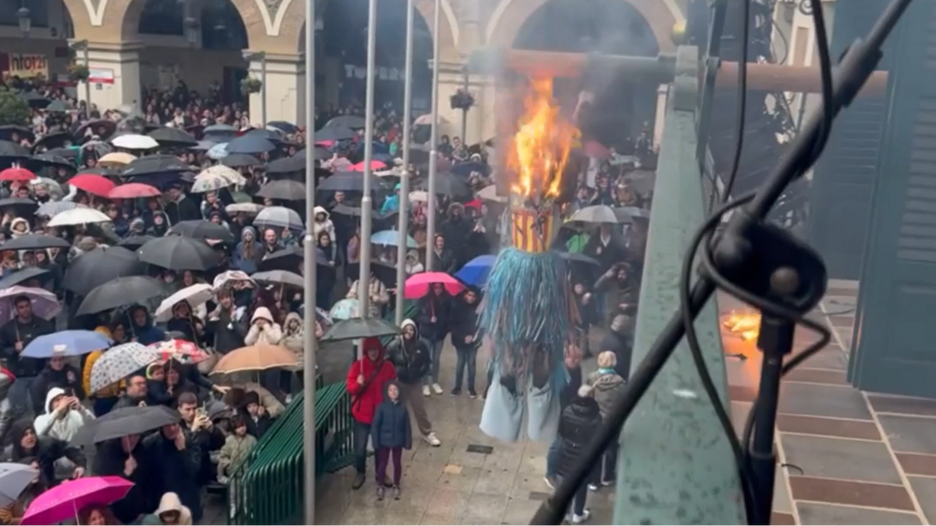 La tradicional quema del Volatín en Tudela homenajea este año a las víctimas de la DANA