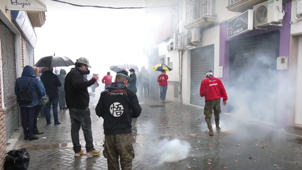 La localidad de Cúllar Vega, en Granada, celebra el Domingo de Resurrección con 100.000 petardos