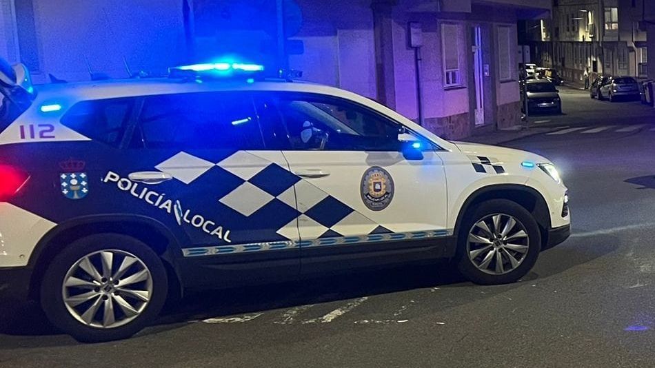 Patrulla policial en Ribeira