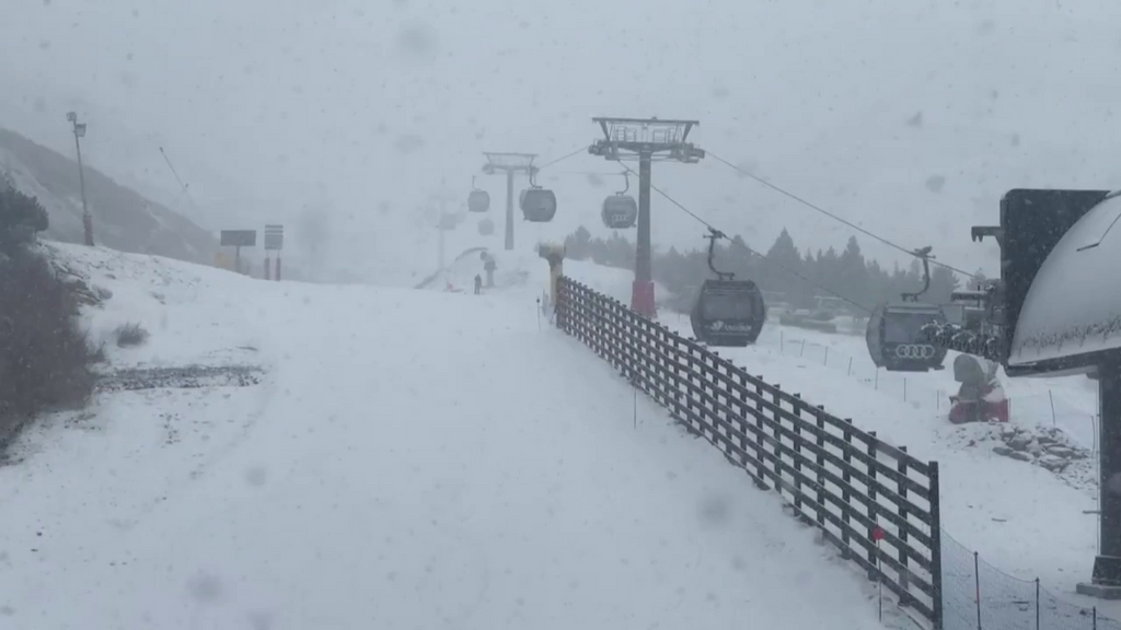 Sierra Nevada despide la Semana Santa con un manto blanco