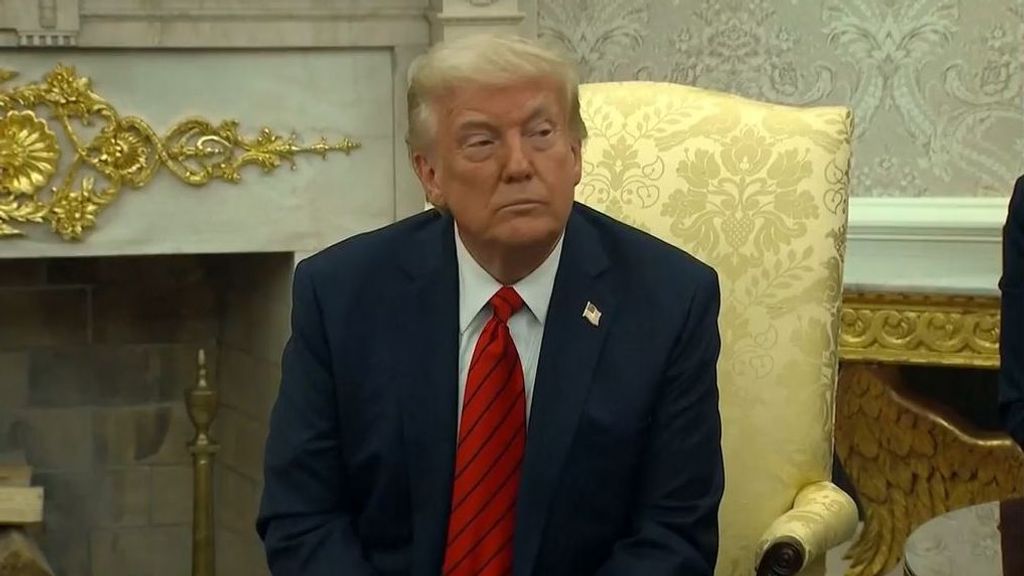 Trump felicita con sorna la Pascua a los "debiluchos e ineficaces jueces" del país