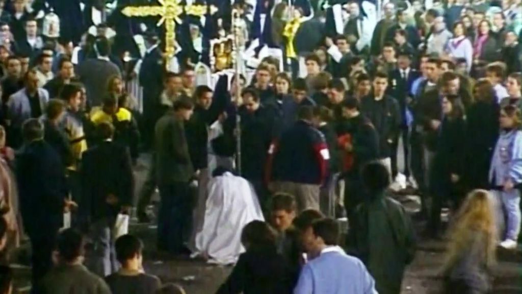 25 años de la 'Madrugá del pánico': varias falsas alarmas desataron el caos en Sevilla en el año 2000