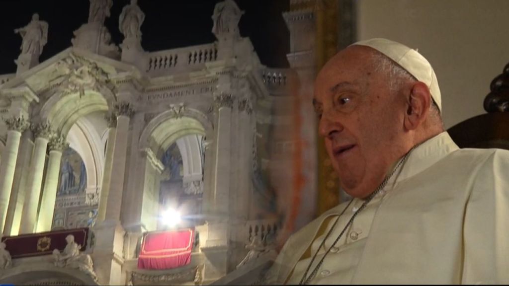 La escritura en la lápida del papa y el motivo por el que no es enterrado en el Vaticano