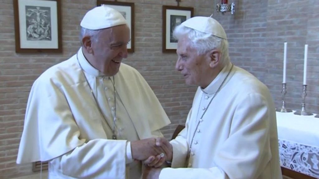 El papa Francisco y Benedicto XVI convivieron en el Vaticano con diferencias.