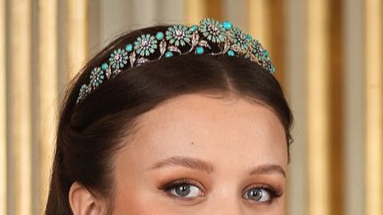 La tiara que luce la princesa Isabella de Dinamarca en el posado de su 18 cumpleaños