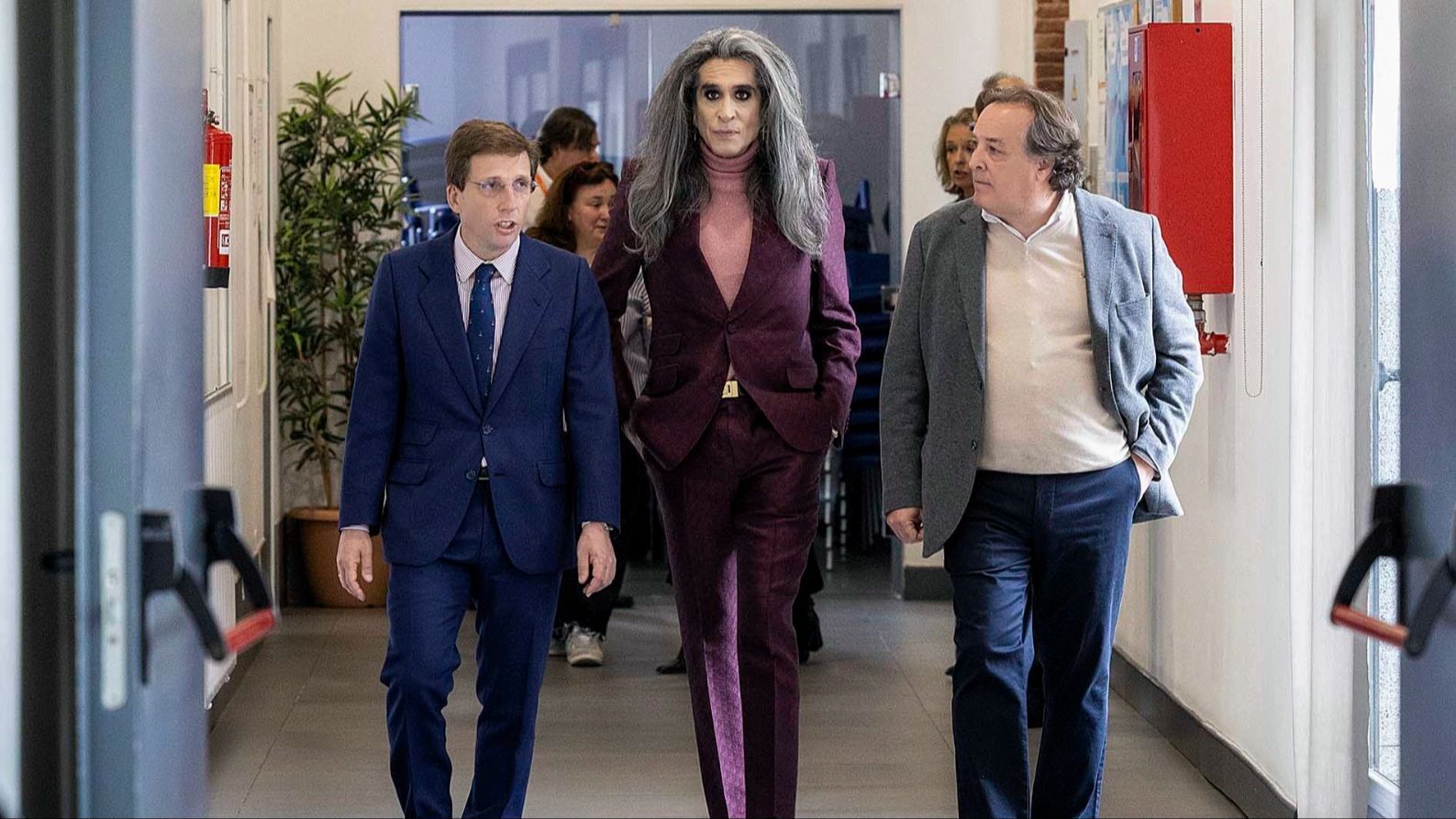 El alcalde de Madrid, José Luis Martínez-Almeida, y el músico Mario Vaquerizo