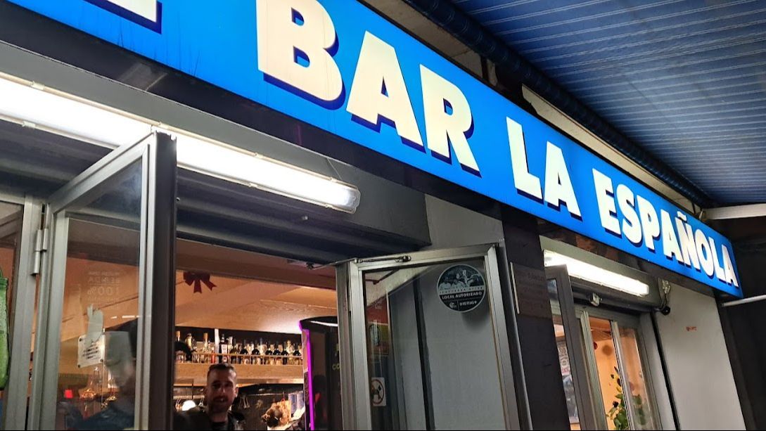 El bar 'La Española' de Cornellá de Llobregat, regentado por el padre de los hermanos Estopa