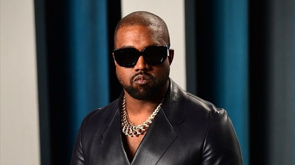 El rapero estadounidense Kanye West en una alfombra roja.