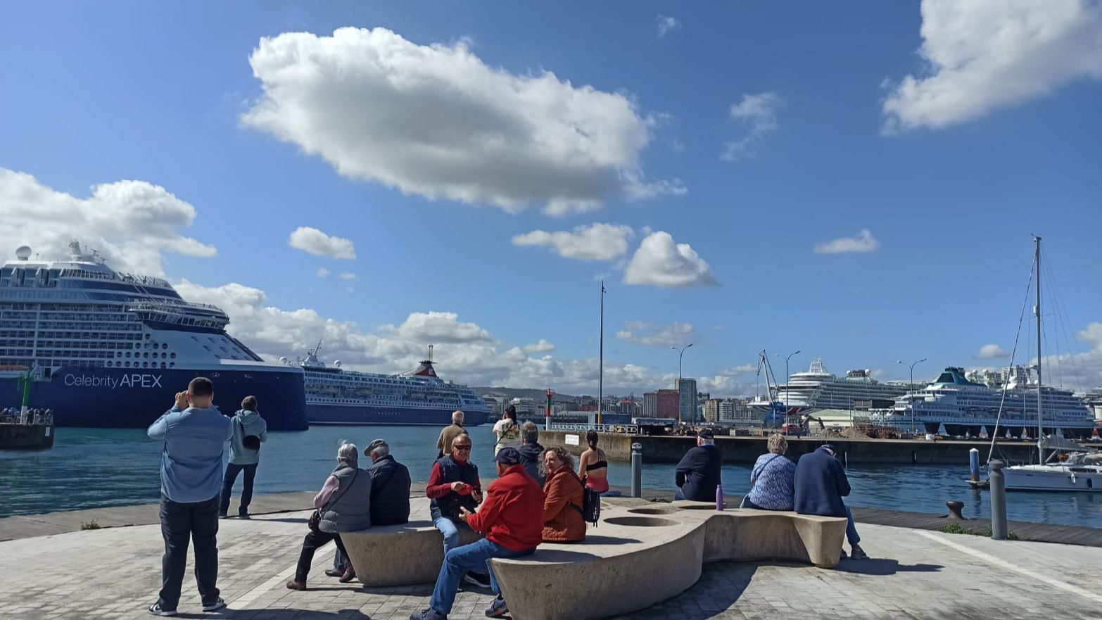 Expectación en el puerto de A Coruña ante la escala múltiple de cinco cruceros