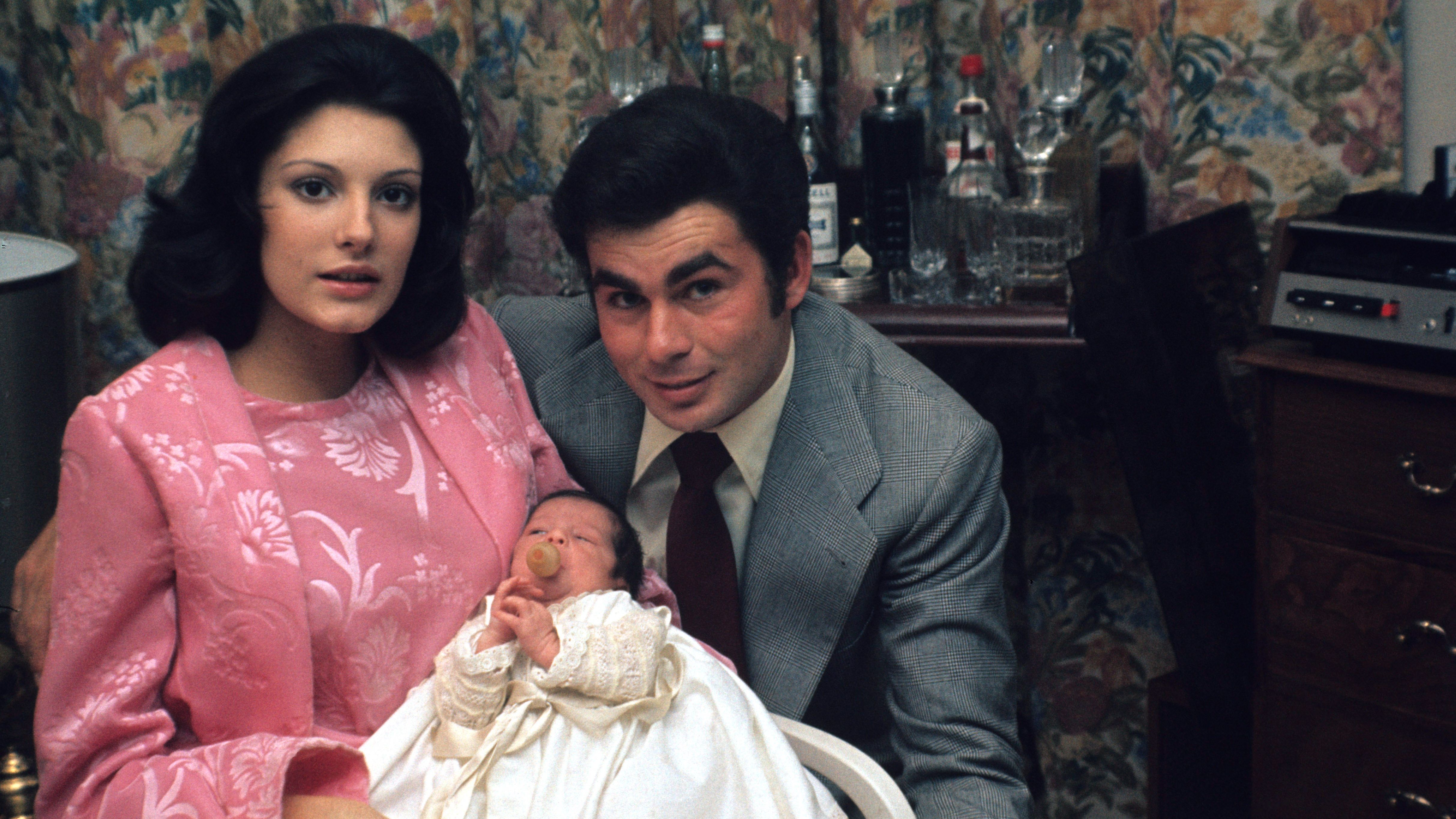 Fran Rivera, en sus primeros días de vida junto a sus padres, Paquirri y Carmen Ordóñez.
