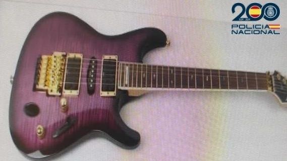 Guitarra robada al grupo Mojinos Escozíos en San Carlos del Valle.