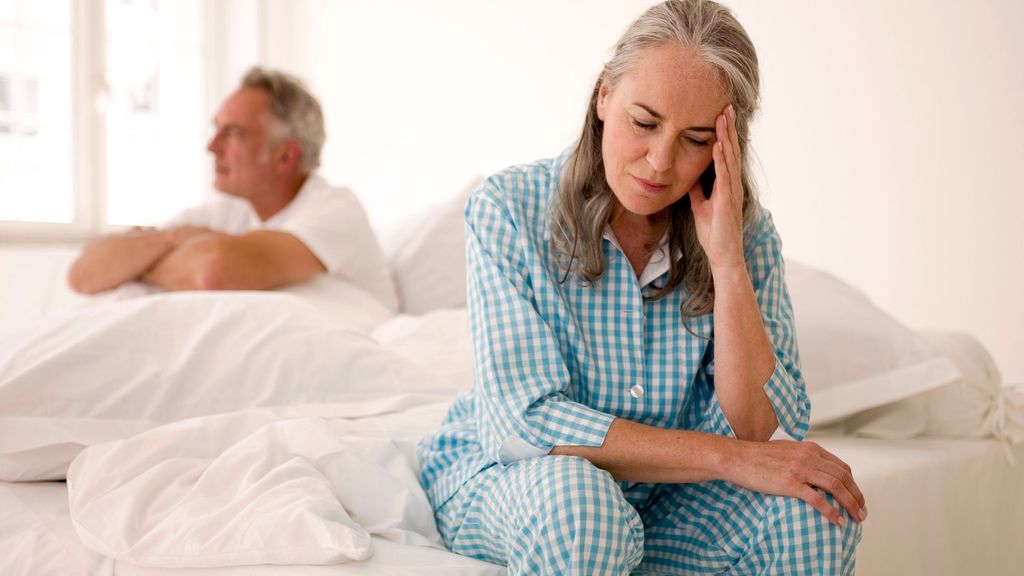 Hay parejas que se resisten a dormir separadas porque puede generar juicios o incomodidad social