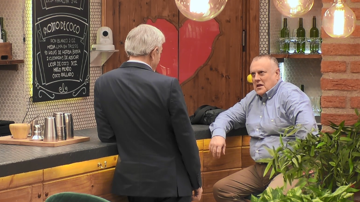 Ismael está encantado de conocer a Carlos Sobera
