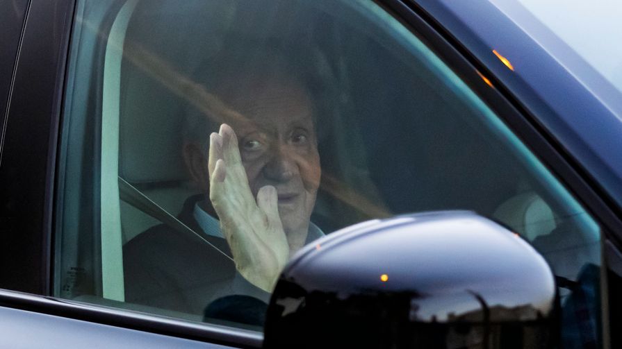 Juan Carlos I llega a Galicia para participar en las regatas