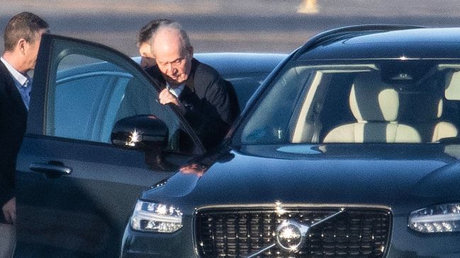 Juan Carlos I ya está en Galicia: inicia su primer viaje de este año a Sanxenxo para participar en las regatas