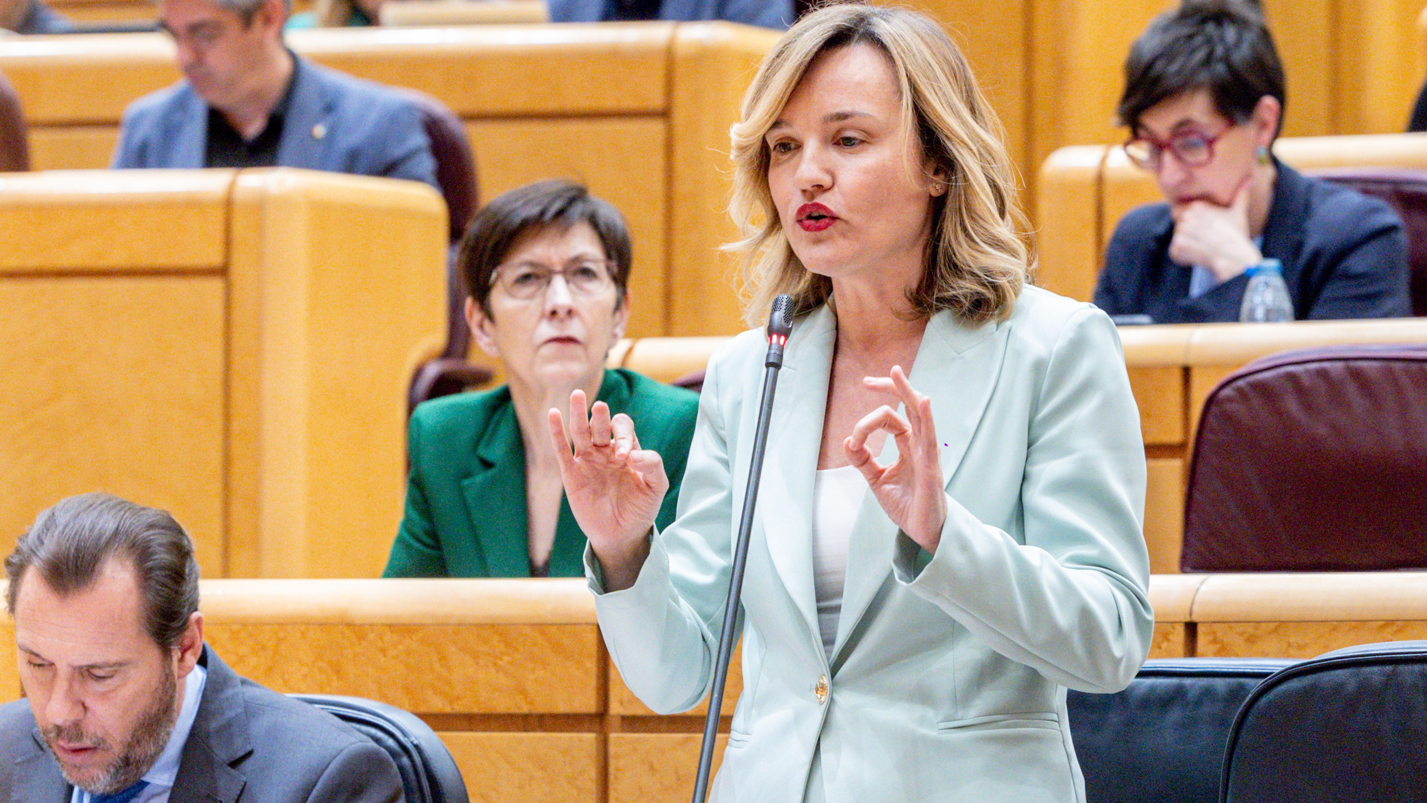La ministra de Educación, Formación Profesional y Deportes, Pilar Alegría, durante una sesión de control al Gobierno, en el Senado