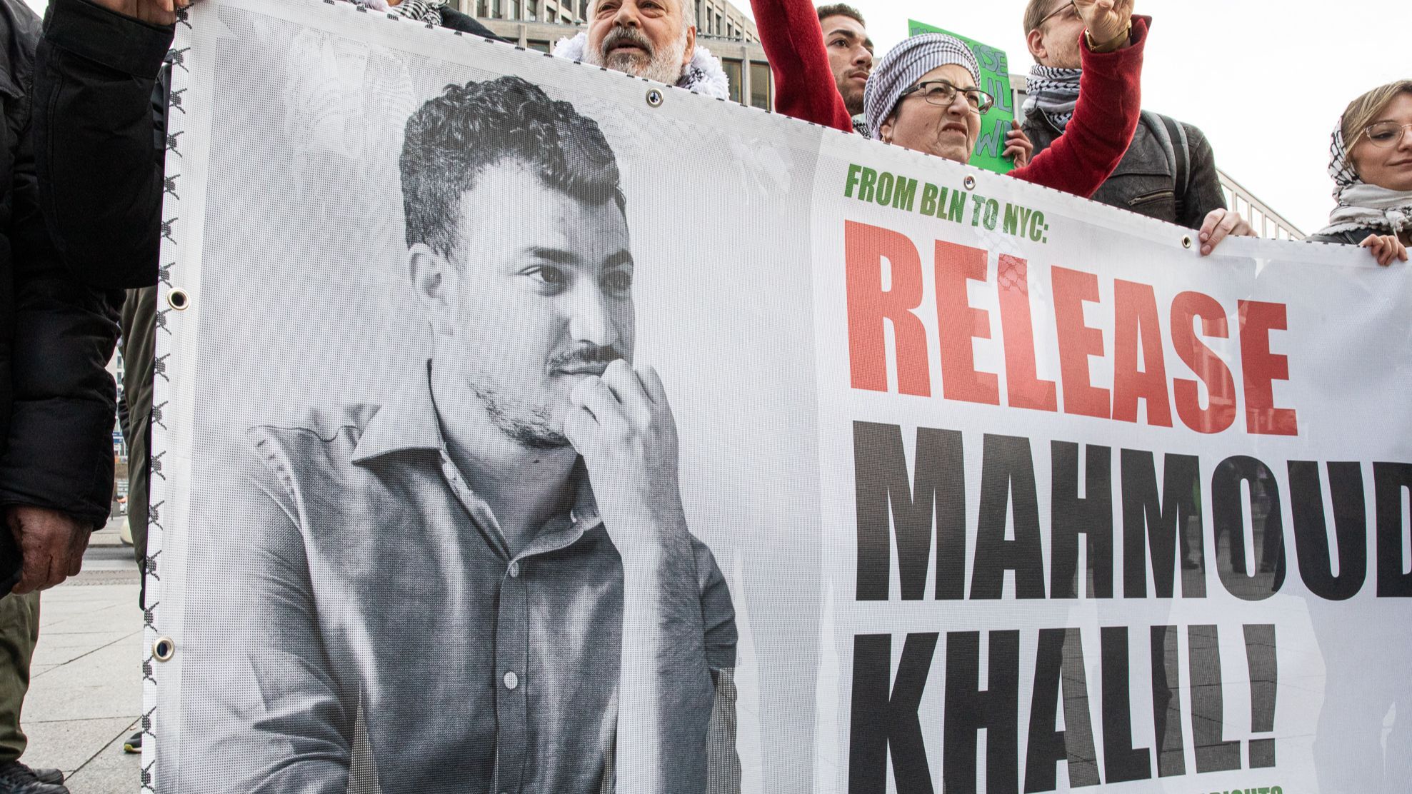 La mujer del activista palestino detenido en EEUU, Mahmoud Khalil, denuncia que no le han dejado asistir al nacimiento de su hijo