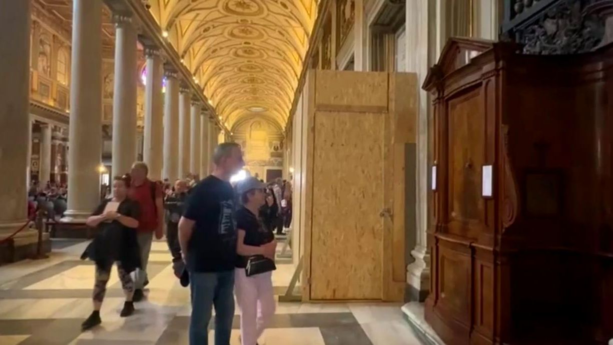 Los preparativos en la Basílica de Santa María la Mayor para la sepultura del papa Francisco