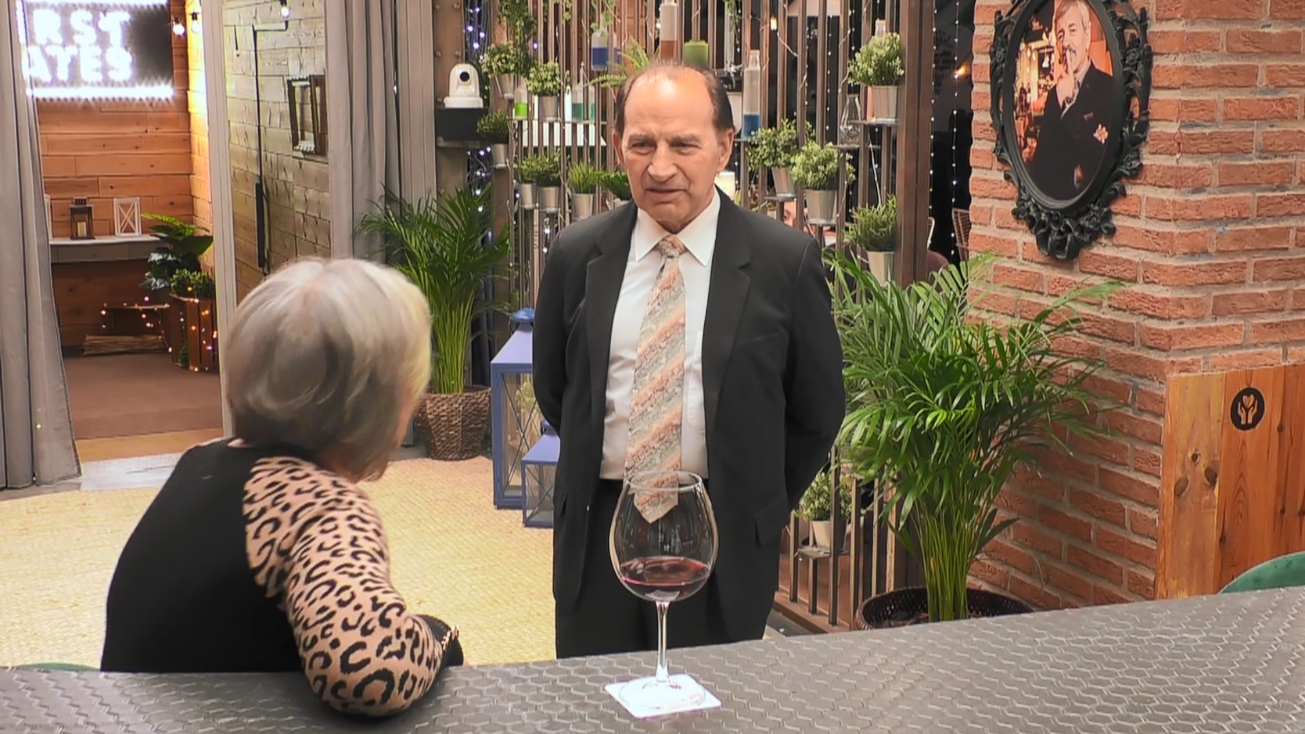 Manolo y Carmen creen que se conocen de algo