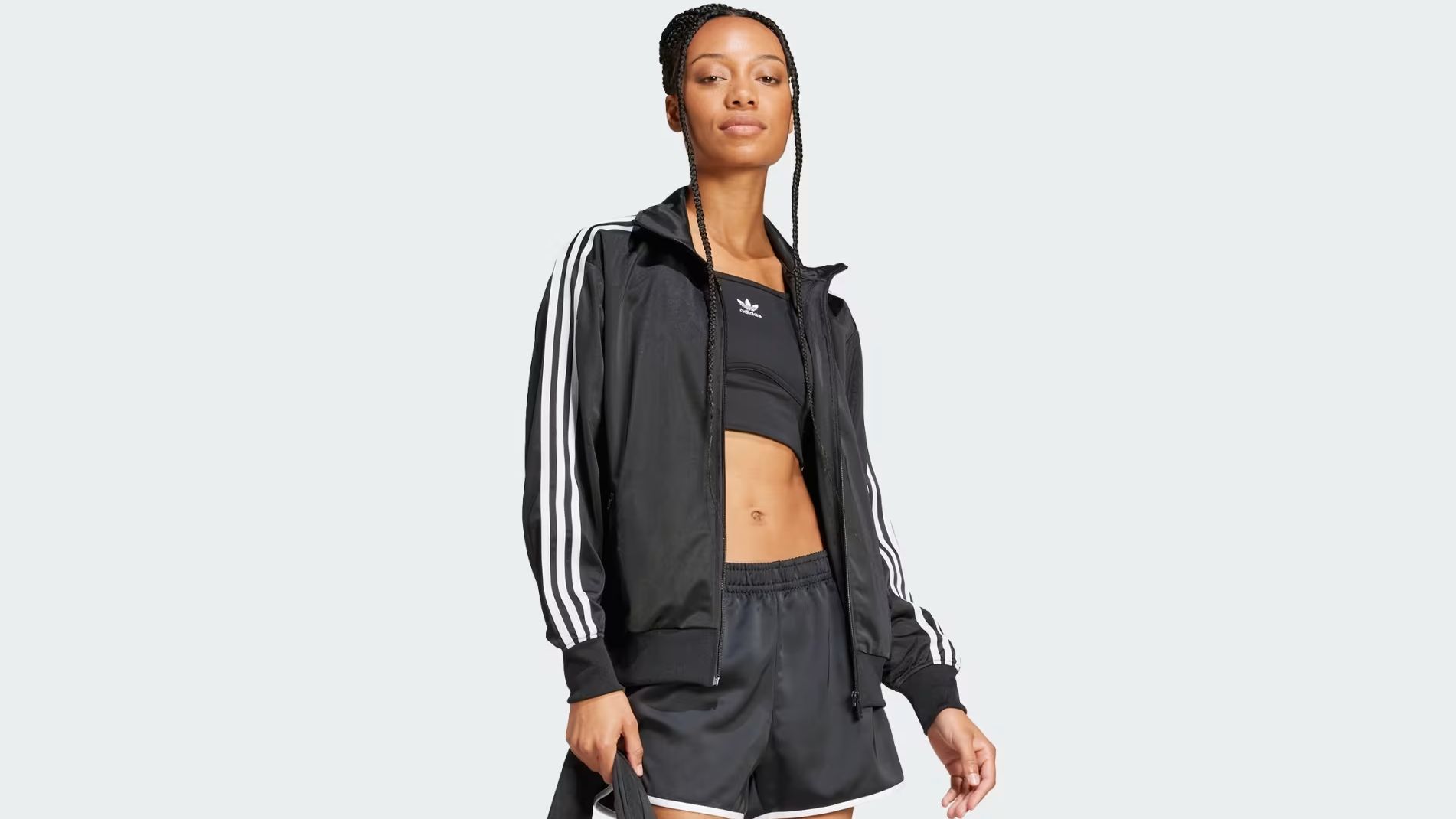 Modelo con look completo de Adidas Modelo con look completo de Adidas