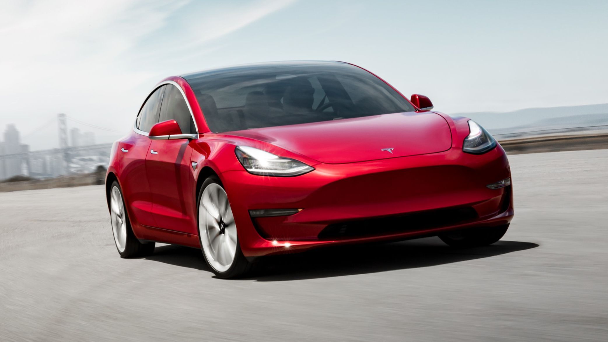 Tesla ha sido acusada a través de una demanda impuesta en el estado de California