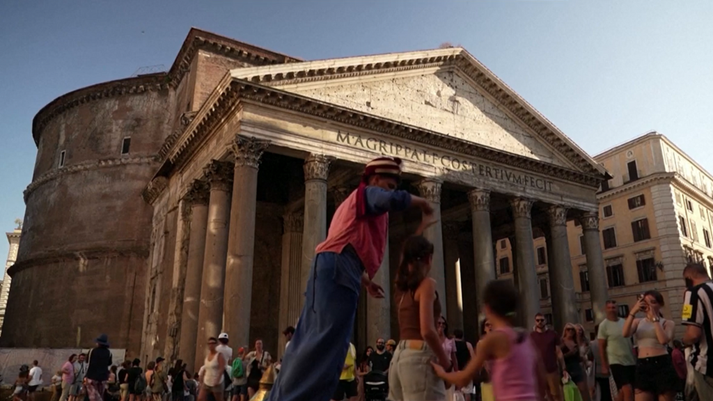 Roma se transforma para recibir a miles de turistas