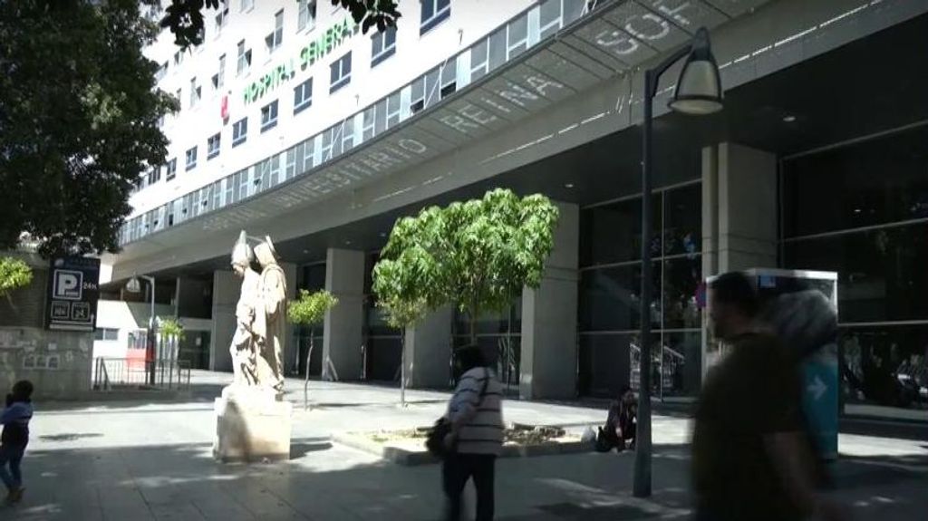 13 mujeres han denunciado al jefe de Urgencias del Hospital Reina Sofía por acoso sexual.
