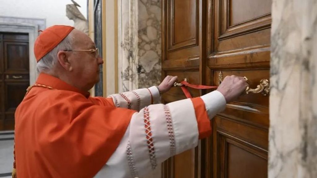 La figura del camarlengo: el máximo responsable del Vaticano y hasta dónde llega su poder