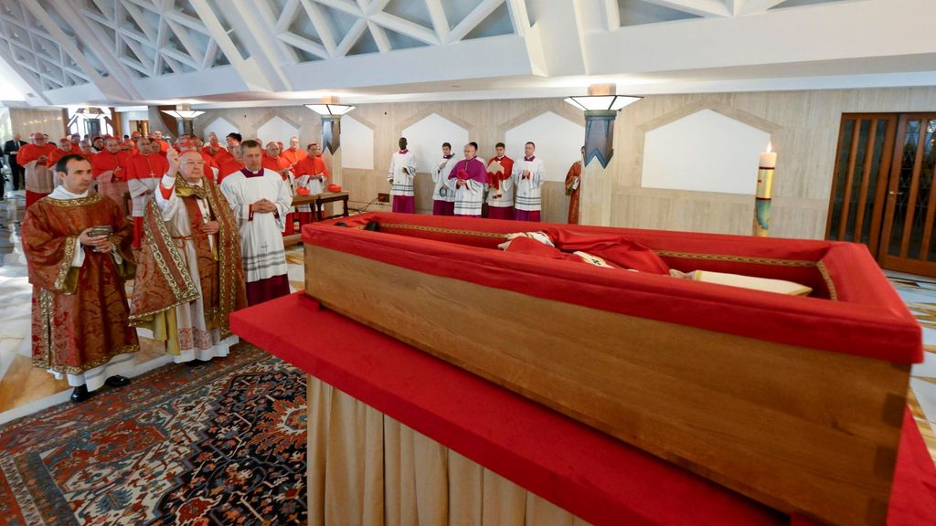 El traslado del papa Francisco a la Basílica de San Pedro, en fotos