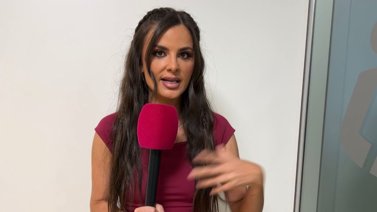 "Es una persona explosiva": Alexia Rivas tiene claro quien ha sido la mejor ama de llaves de 'Los vecinos de la casa de al lado' 'Vecinos' Exclusivo Web 23/04/25