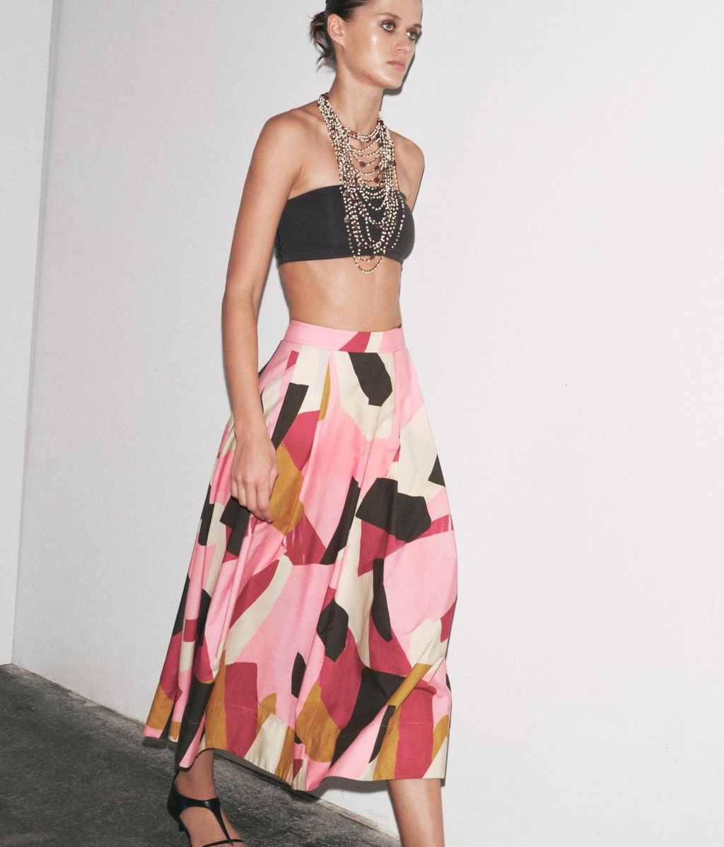 Falda midi con 'print' geométrico
