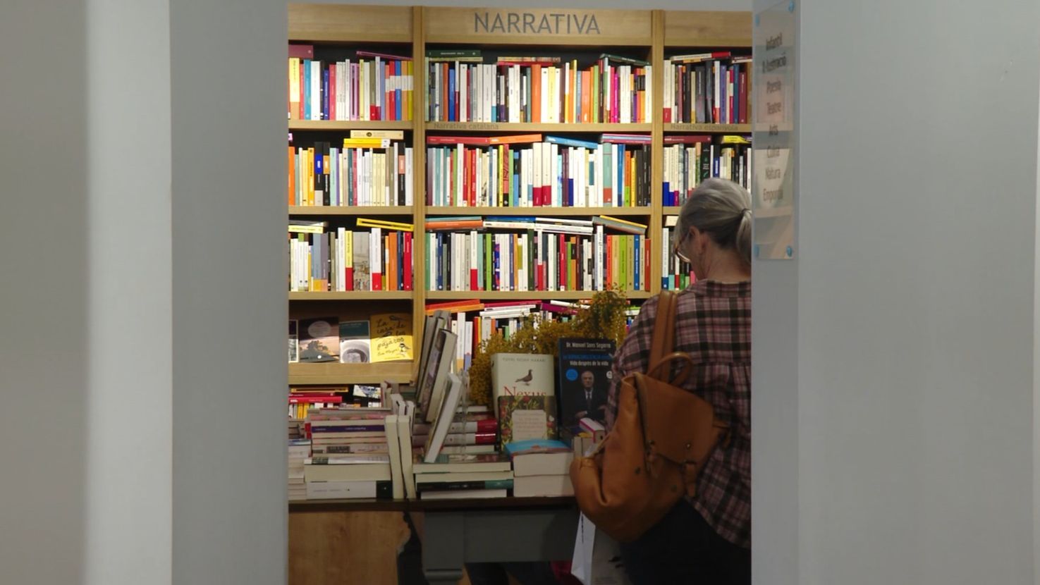 Interior de una librería en Calonge