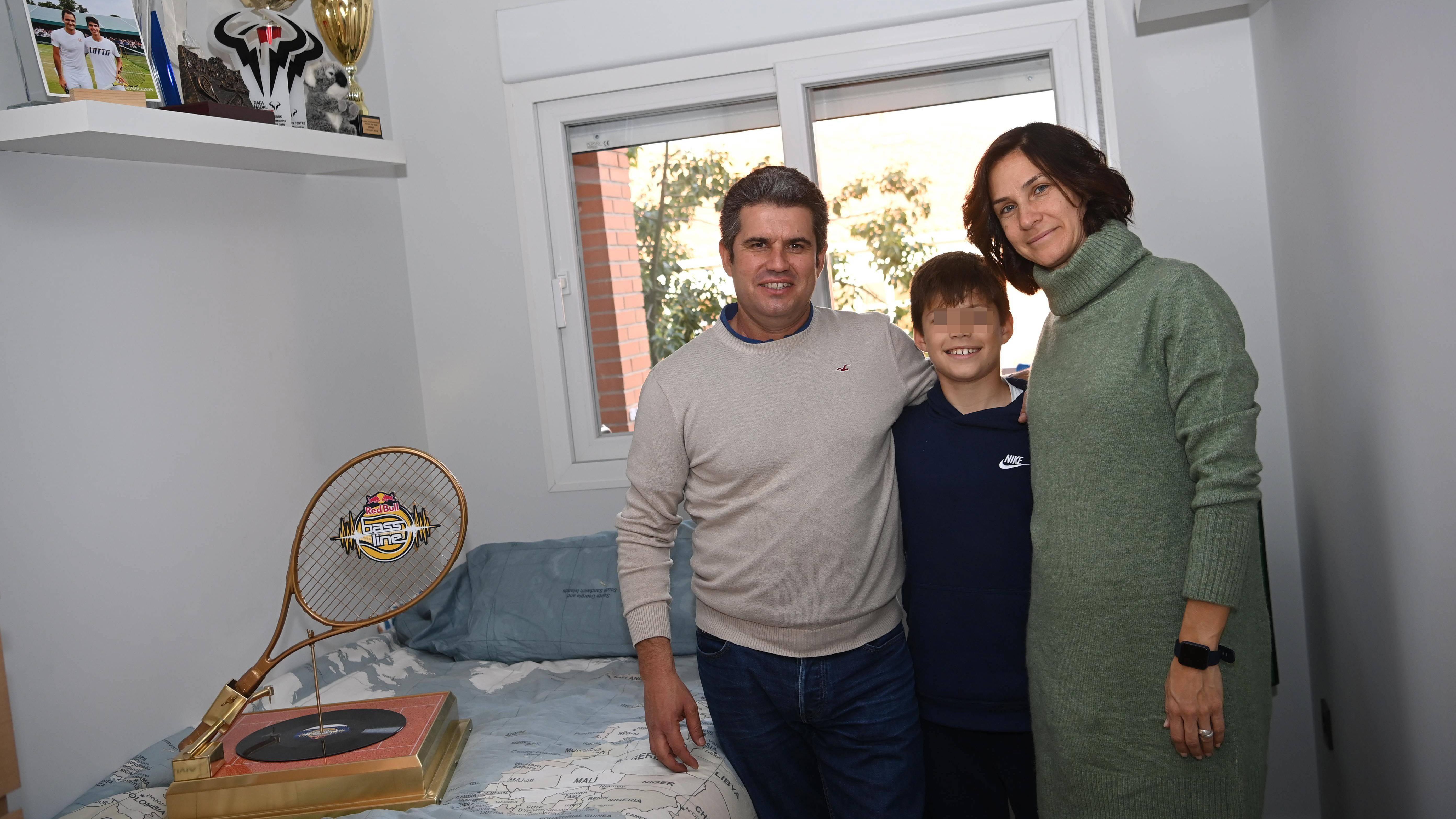 Jaime Alcaraz, con sus padres