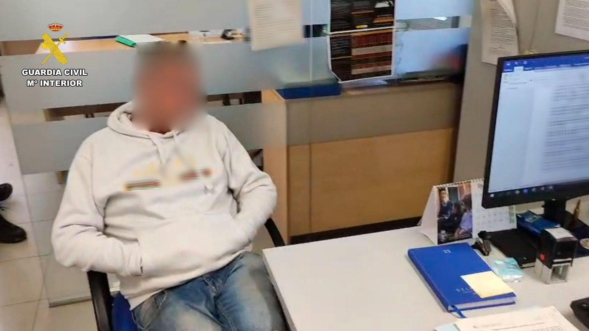 La Guardia Civil investiga a un hombre por fingir su propio secuestro en La Rioja. La Guardia Civil investiga a un hombre por fingir su propio secuestro en La Rioja.