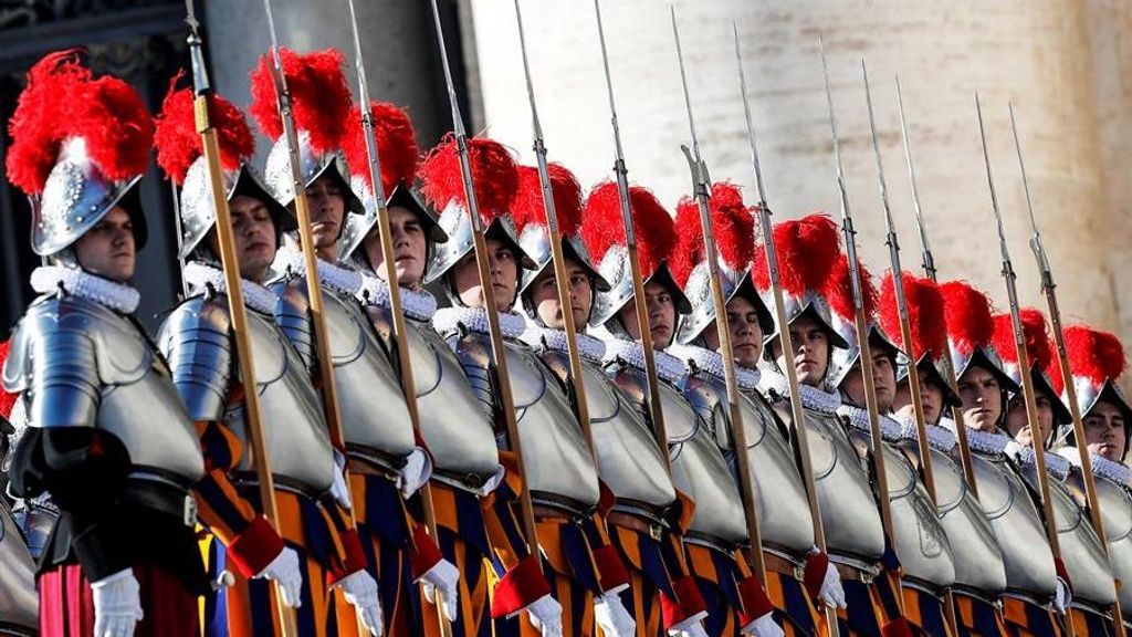 La Guardia Suiza, los máximos guardianes del papa y del Vaticano: origen y requisitos para ser soldado