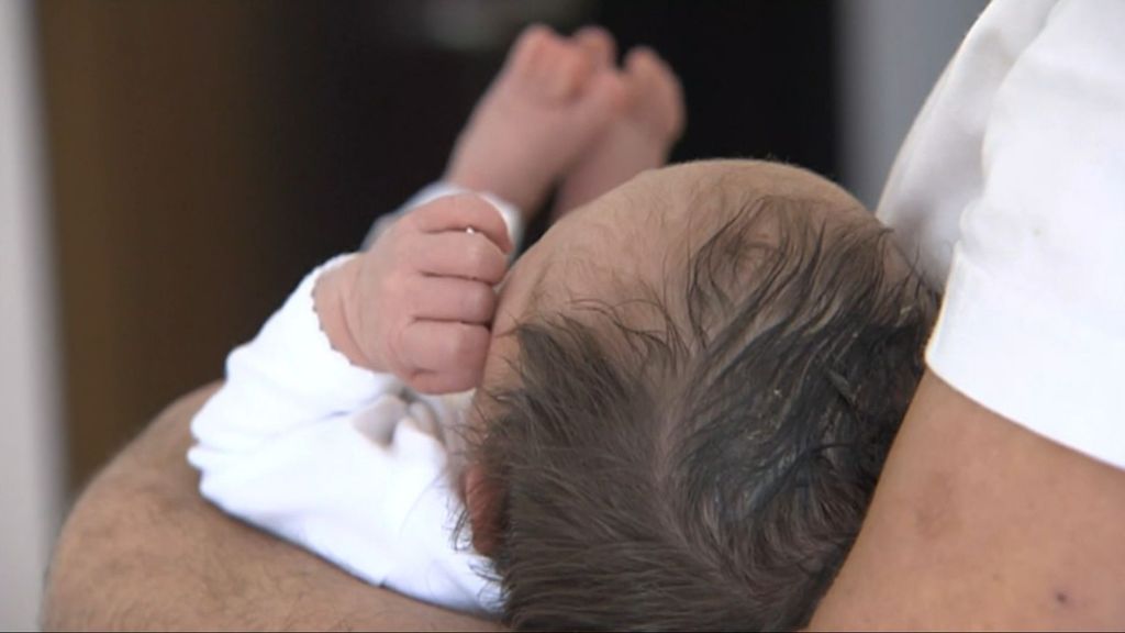 La prueba del talón a una bebé recién nacida detecta el primer caso de 'niño burbuja' en Madrid