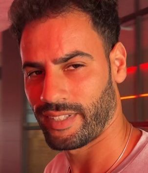 La reacción de Asraf Beno cuando le preguntan por el apellido de su hijo