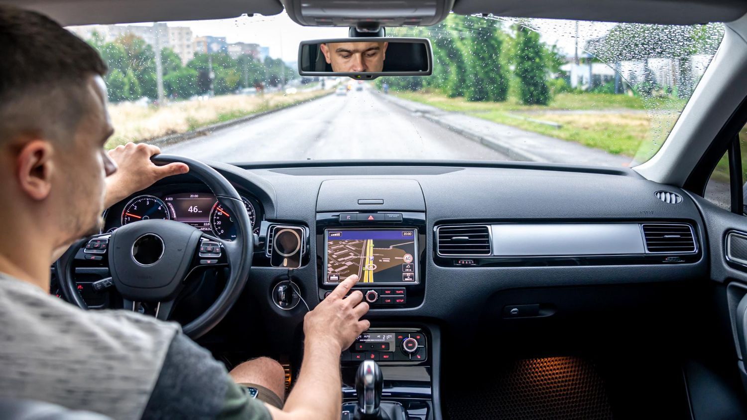 Las pantallas de los coches cada vez son más grandes y tienen más funciones