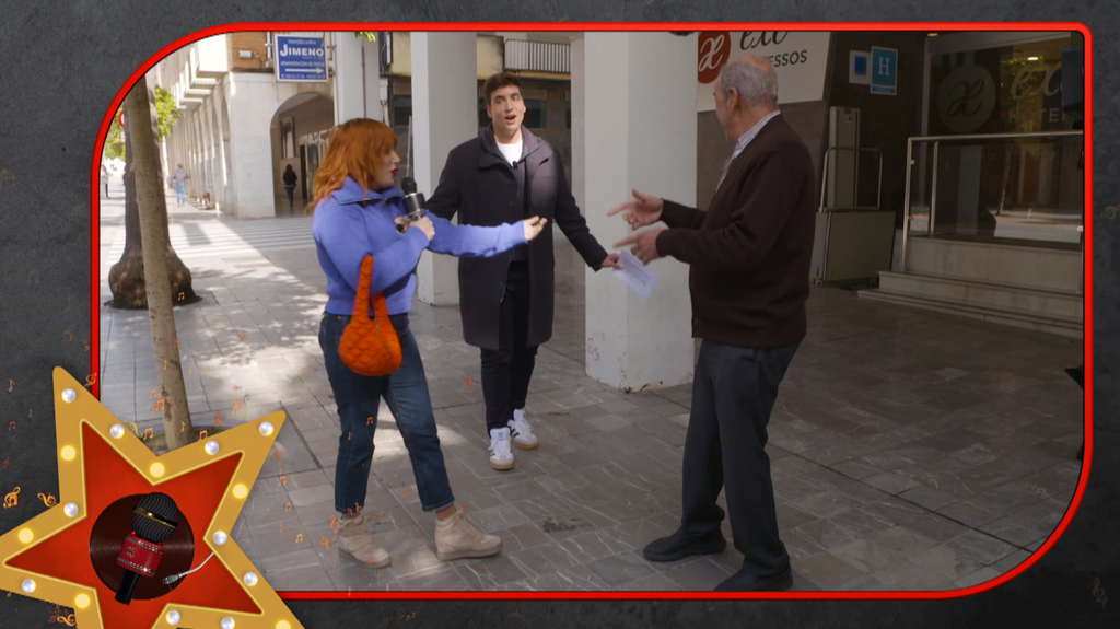 Una concursante se viene arriba y agradece la ayuda de un ciudadano cantando por Rocío Jurado