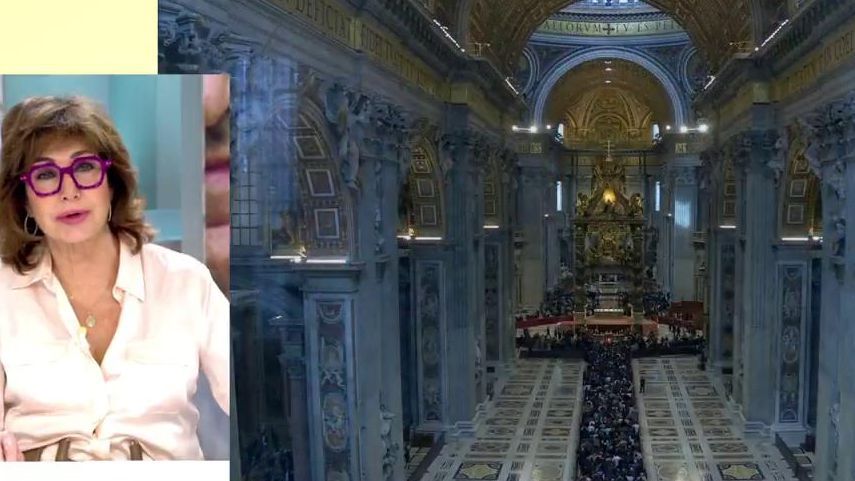 Ana Rosa Quintana reacciona al intento de muchos fieles de hacerse fotos con el féretro del papa Francisco: "Es horroroso"