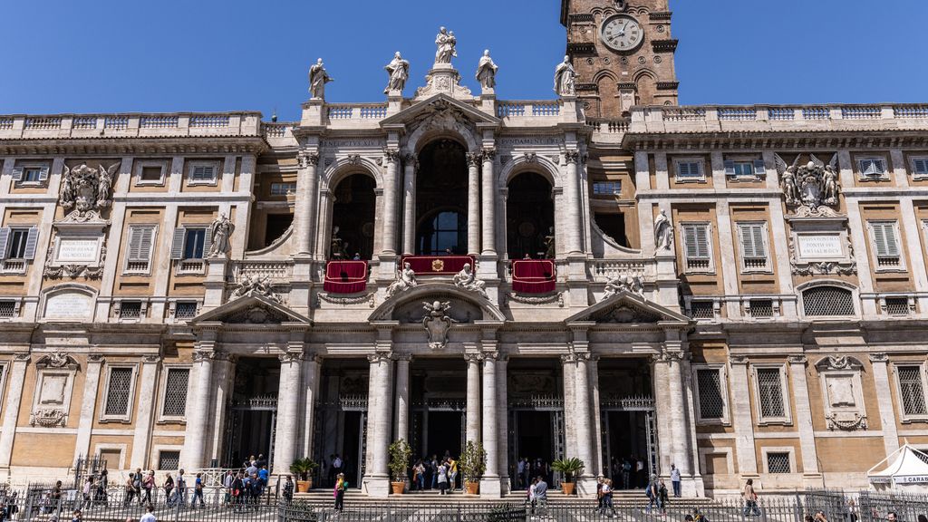 El homenaje que describe el papado de Francisco: un grupo de personas sin recursos esperará su féretro antes del entierro
