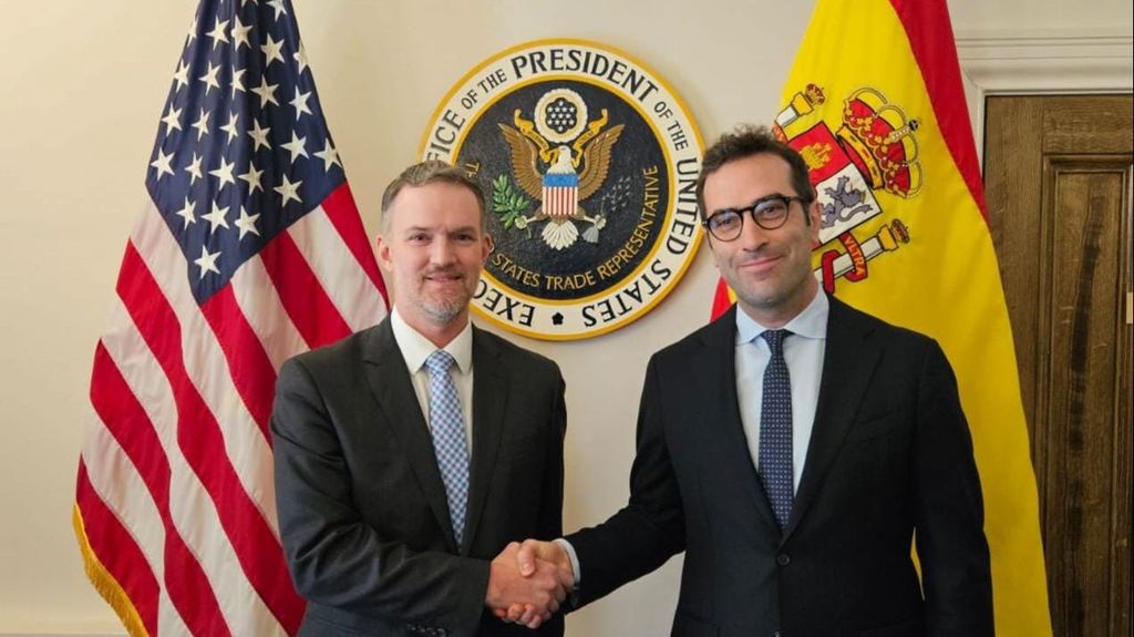 El jefe de Comercio de EEUU, jamieson Greer, y el ministro de Economía, Carlos Cuerpo