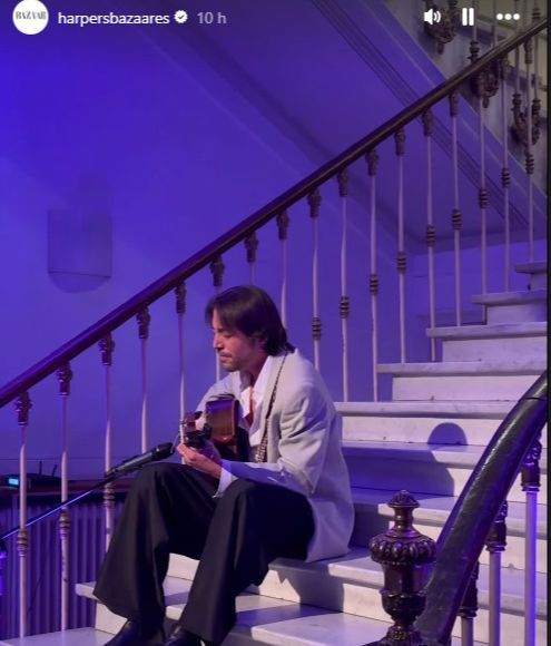 Paco Soto tocando la guitarra