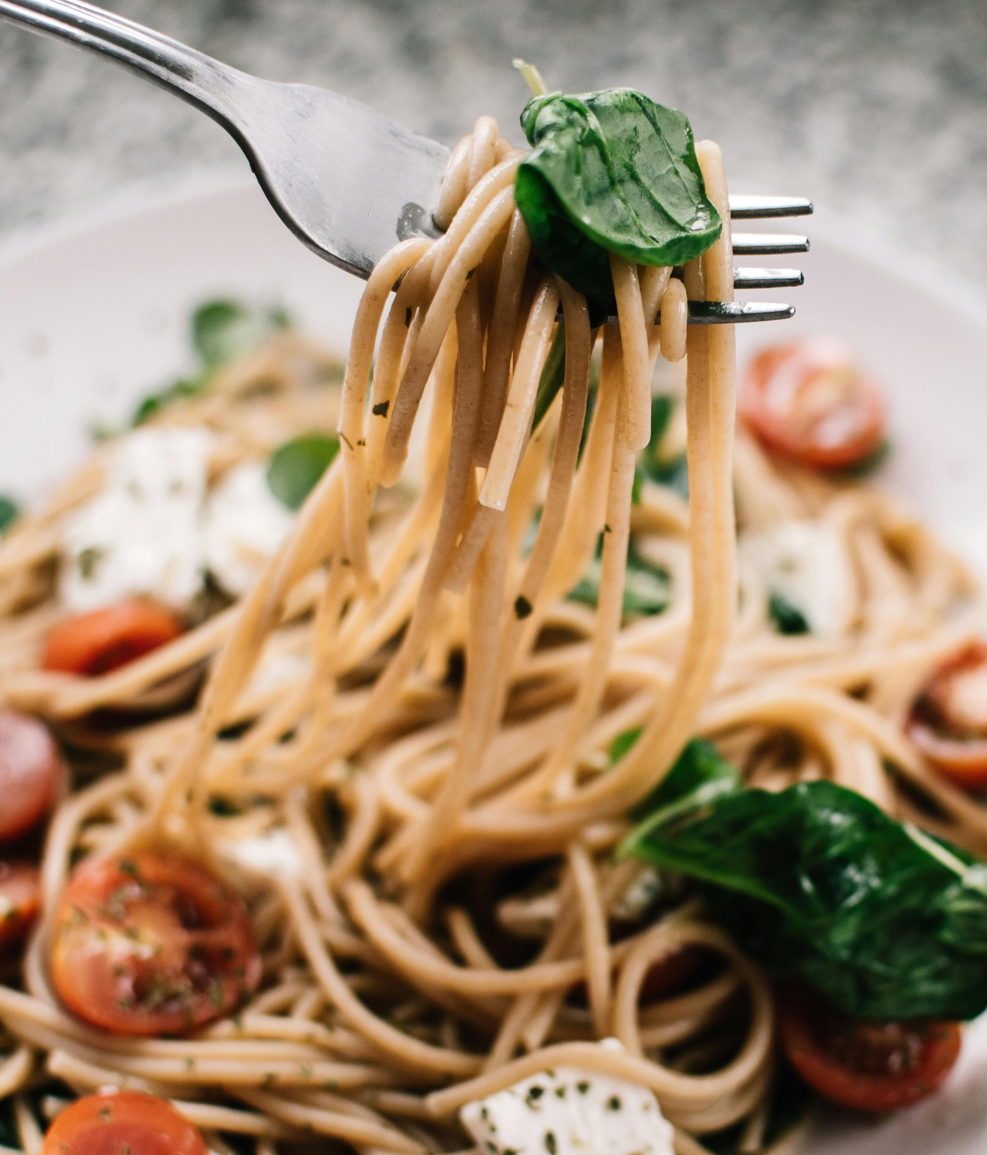 Pasta con requesón y espinacas
