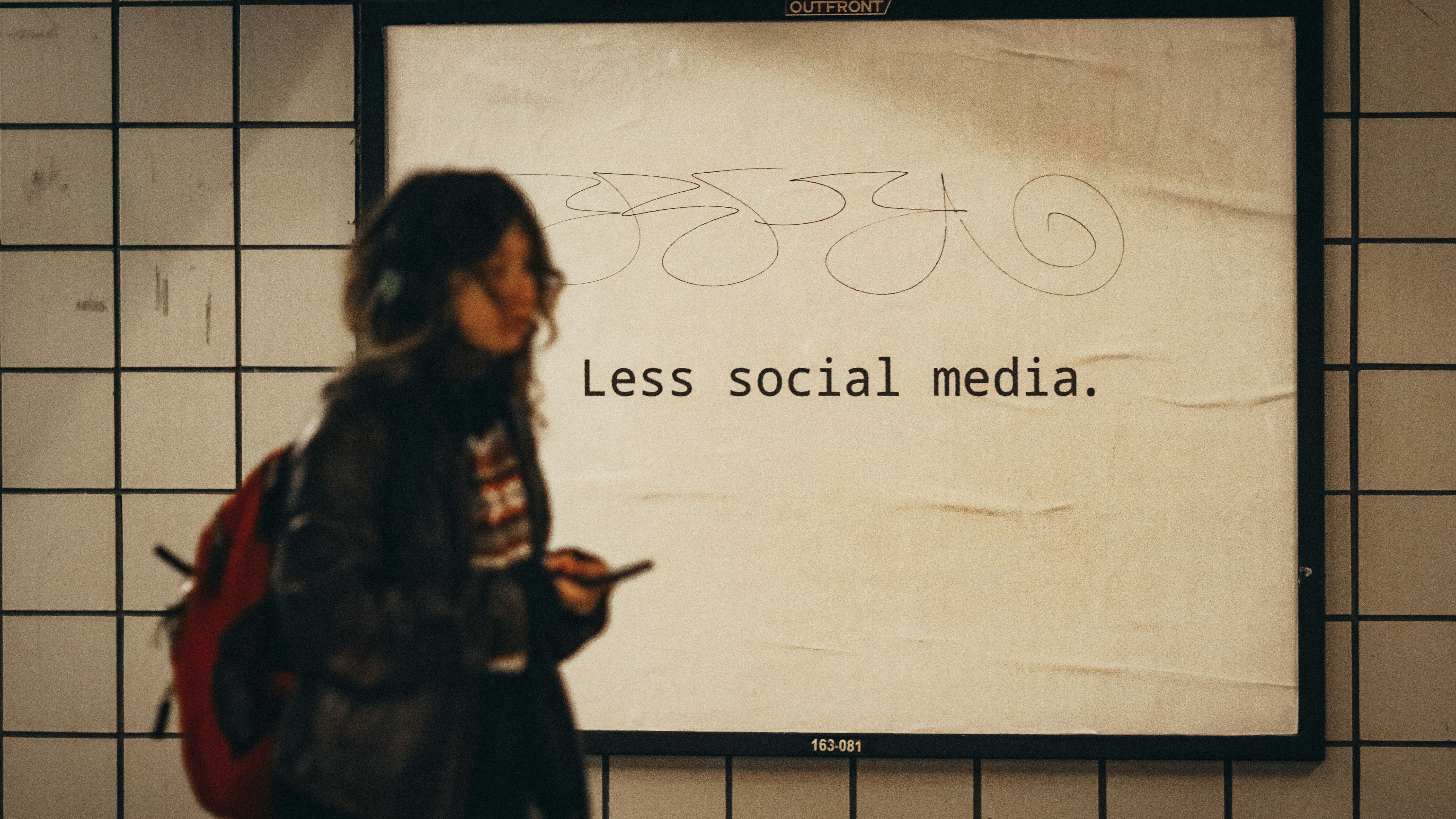 redes sociales fomo unsplash