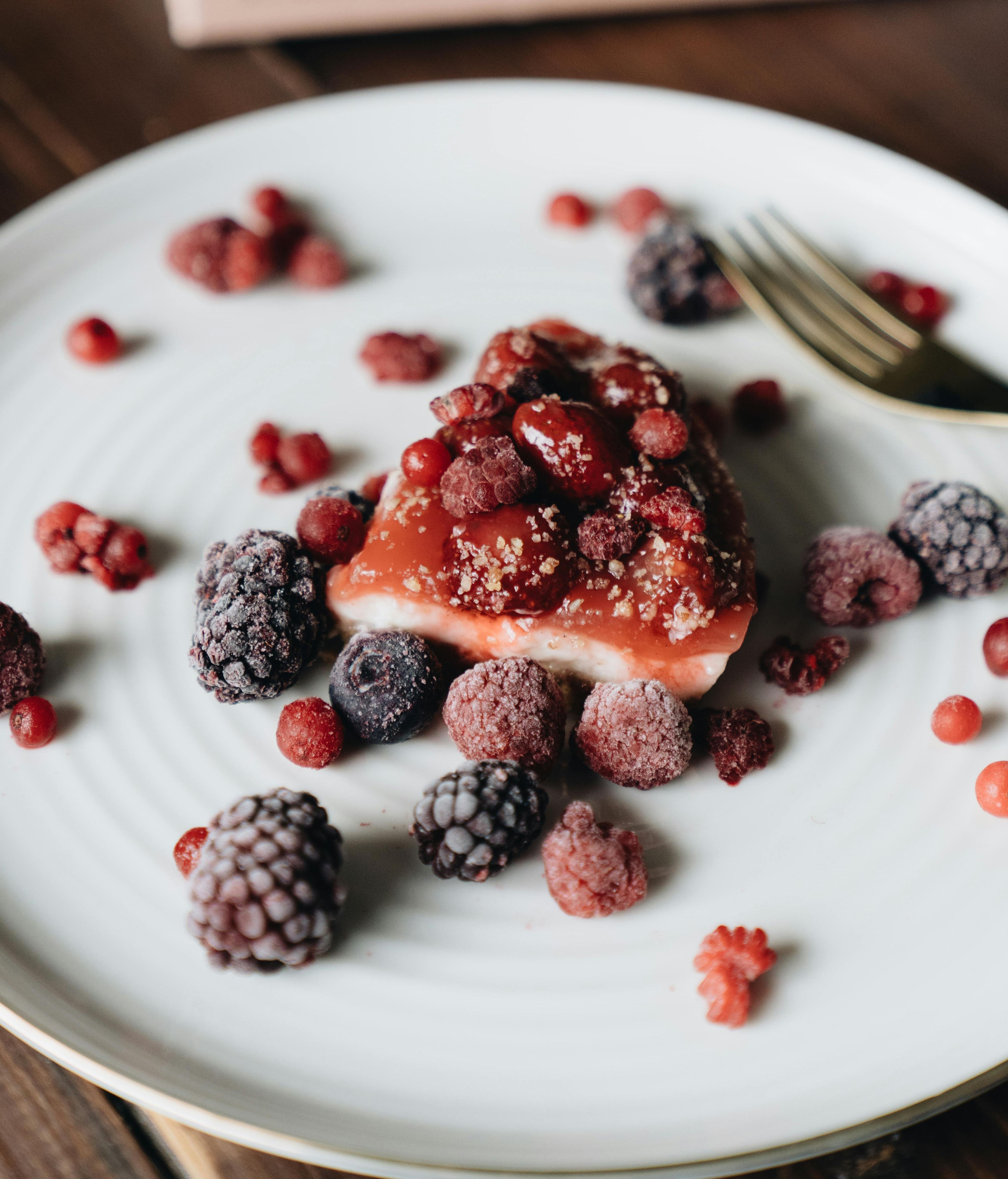 Tarta de requesón con frutos rojos